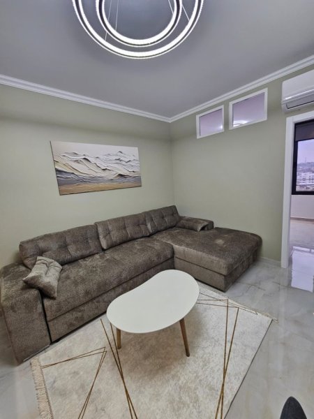 Tirane, jepet me qera 1+1 , 72 m² 480 € (5 Maji)