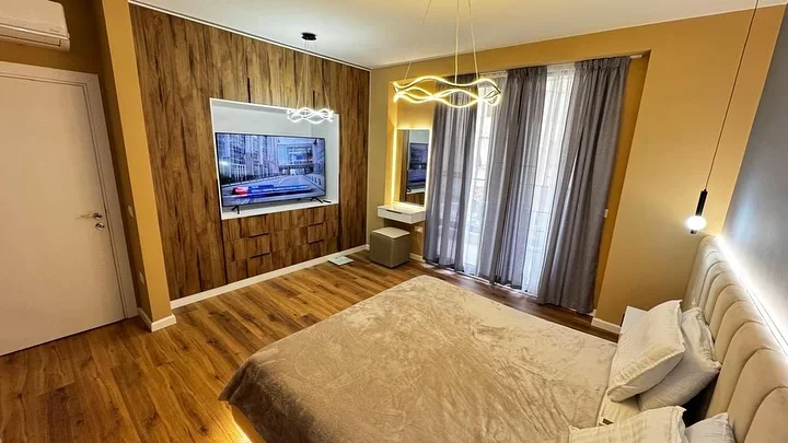 Tirane, shitet apartament 2+1+Ballkon Kati 2, 105 m² 215.000 € (ish Fusha e Aviacionit)