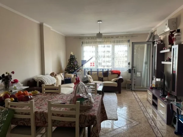 Tirane, jepet me qera apartament 2+1 Kati 2, 95 m² 610 € (Liqeni i Thate)
