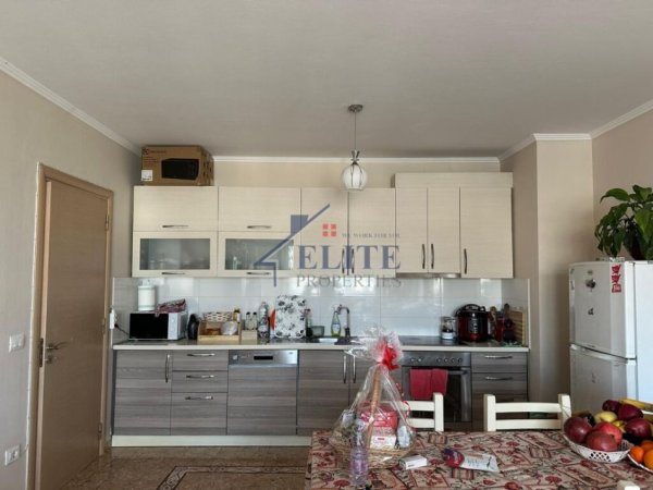 Tirane, jepet me qera apartament 2+1 Kati 2, 95 m² 610 € (Liqeni i Thate)