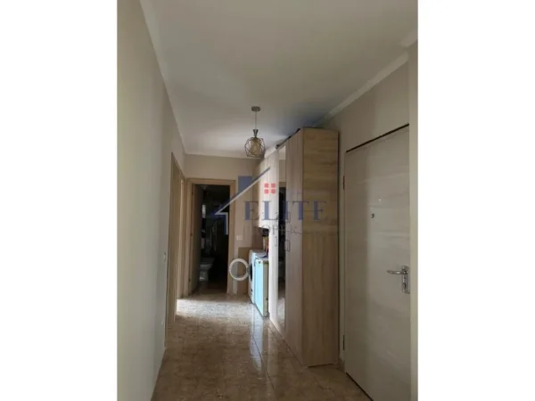 Tirane, jepet me qera apartament 2+1 Kati 2, 95 m² 610 € (Liqeni i Thate)