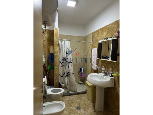 Tirane, jepet me qera apartament 2+1 Kati 2, 95 m² 610 € (Liqeni i Thate)