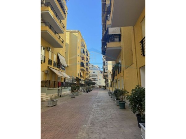 Tirane, jepet me qera apartament 2+1 Kati 2, 95 m² 600 € (KODRA DIELLIT)  UNA49343