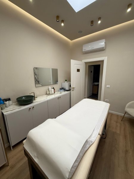 Tirane, jepet me qera , 125 m² 2.000 € (PARKU OLIMPIK)