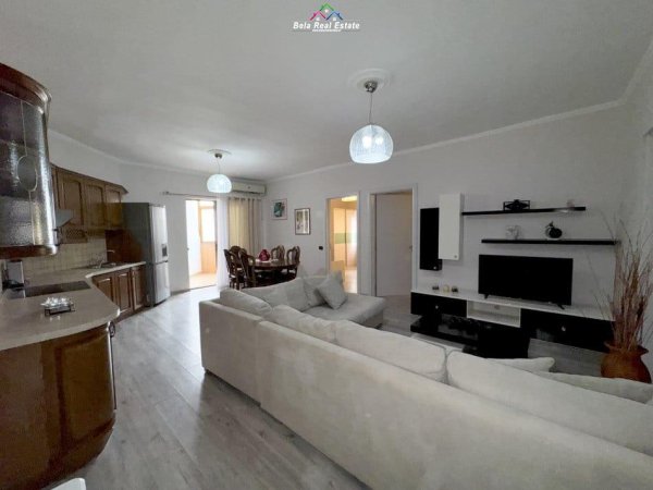 Tirane, jepet me qera apartament 2+1 Kati 5, 90 m² 650 € (komuna e parisit)