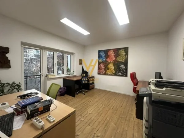 Tirane, jepet me qera zyre Kati 3, 105 m² 1.200 € (BLLOK)