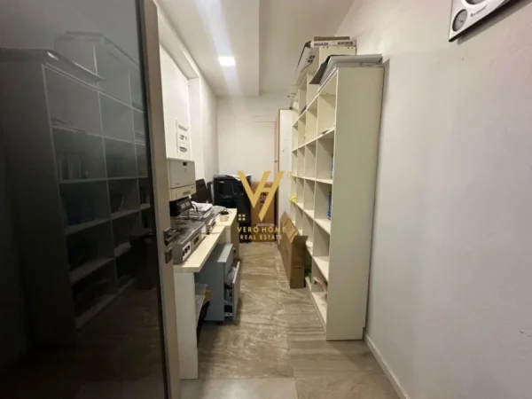 Tirane, jepet me qera zyre Kati 3, 105 m² 1.200 € (BLLOK)