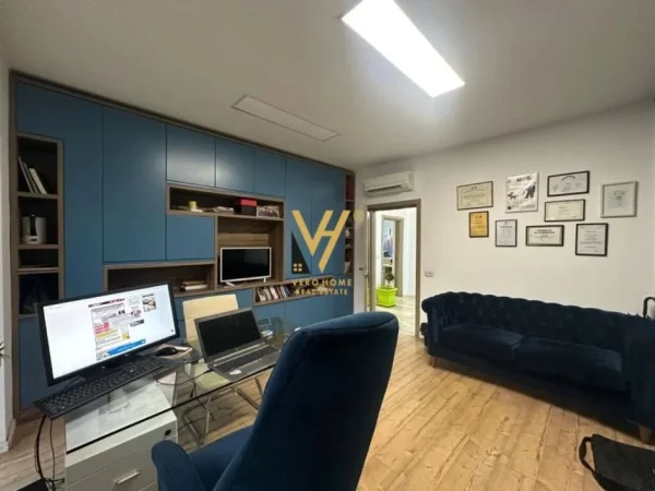 Tirane, jepet me qera zyre Kati 3, 105 m² 1.200 € (BLLOK)