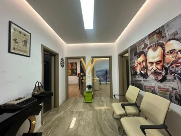 Tirane, jepet me qera zyre Kati 3, 105 m² 1.200 € (BLLOK)
