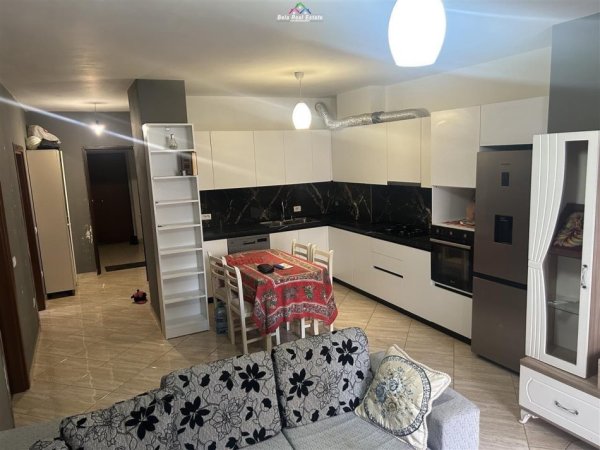 Tirane, jepet me qera apartament 2+1 Kati 2, 108 m² 600 € (astir)