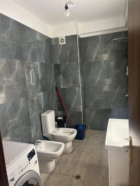 Tirane, jepet me qera apartament 2+1 Kati 2, 108 m² 600 € (astir)