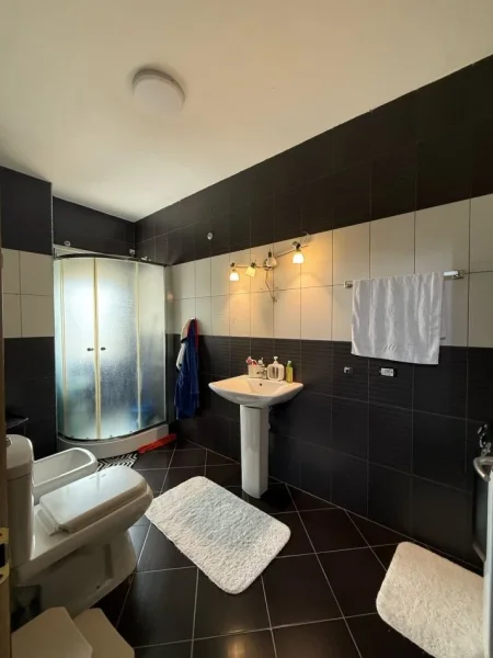 Tirane, shitet apartament 1+1+Ballkon Kati 5, 90 m² 232.960 € (Tek ATSH, Pazari i Ri)