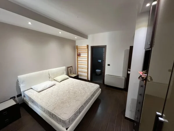 Tirane, jepet me qera apartament 2+1+Aneks+Ballkon Kati 9, 107 m² 900 € (Kompleksi Panorama)