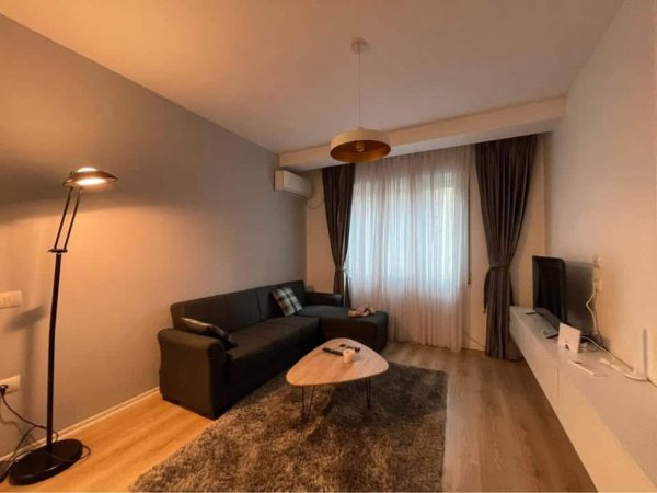 Tirane, jepet me qera apartament 1+1 Kati 1, 60 m² 550 € (5 MAJI)
