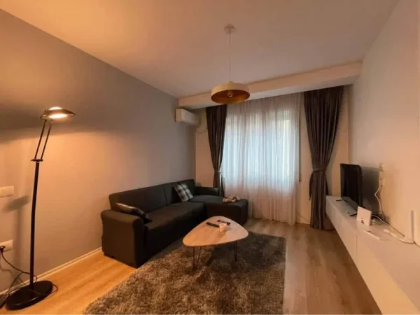 Tirane, jepet me qera apartament 1+1 Kati 1, 60 m² 550 € (5 MAJI)