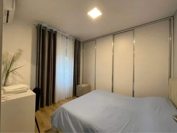 Tirane, jepet me qera apartament 1+1 Kati 1, 60 m² 550 € (5 MAJI)