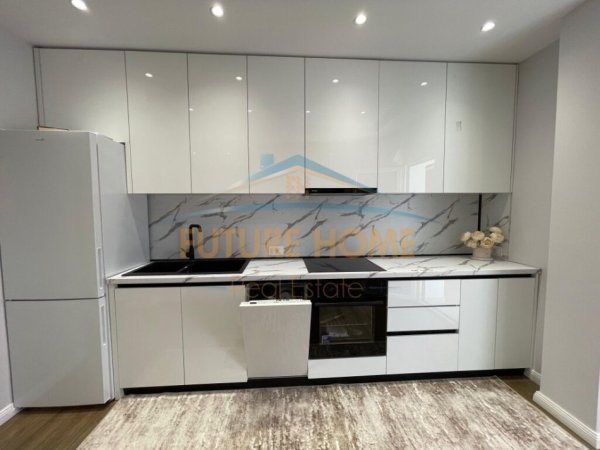 Tirane, jepet me qera apartament 1+1+Aneks+Ballkon Kati 1, 85 m² 800 € (RRUGA E DURRSIT)