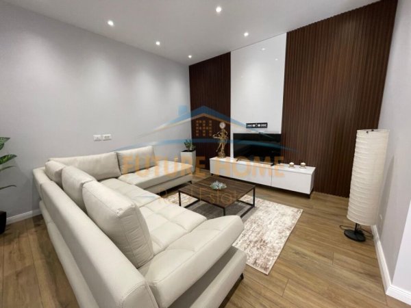 Tirane, jepet me qera apartament 1+1+Aneks+Ballkon Kati 1, 85 m² 800 € (RRUGA E DURRSIT)