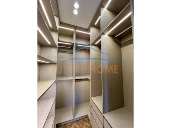 Tirane, jepet me qera apartament 1+1+Aneks+Ballkon Kati 21, 72 m² 1.100 € (21 DHJETORI RRUGA E KAVAJES)