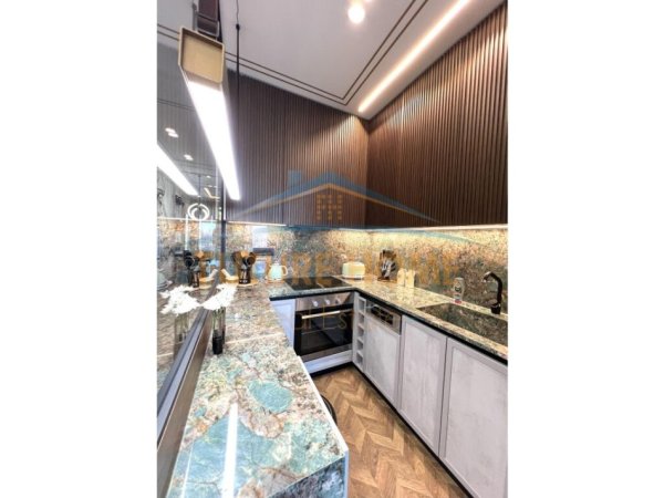 Tirane, jepet me qera apartament 1+1+Aneks+Ballkon Kati 21, 72 m² 1.100 € (21 DHJETORI RRUGA E KAVAJES)