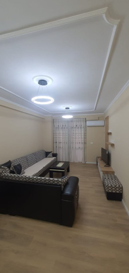 Tirane, jepet me qera apartament 1+1 Kati 5, 70 m² 650 € (21 Dhjetori)