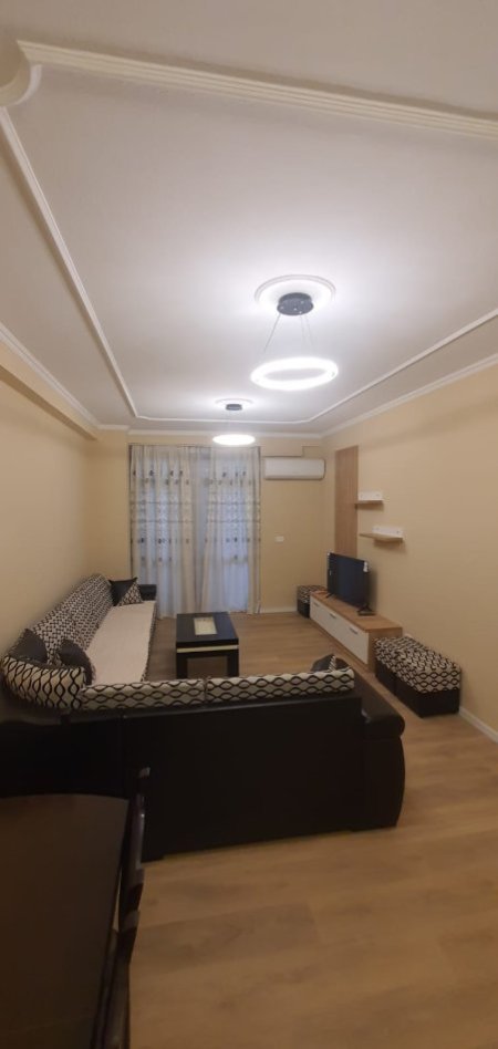 Tirane, jepet me qera apartament 1+1 Kati 5, 70 m² 650 € (21 Dhjetori)