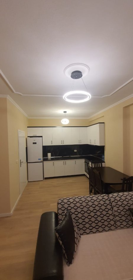 Tirane, jepet me qera apartament 1+1 Kati 5, 70 m² 650 € (21 Dhjetori)