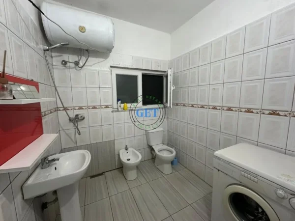 Durres, jepet me qera shtepi 1+1 Kati 1, 70 m² 250 € (Tregu Industrial, Durres)