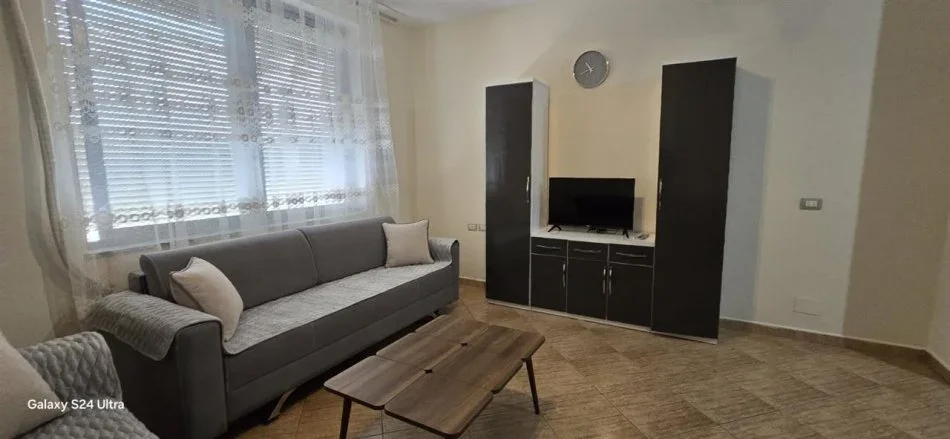 Tirane, jepet me qera apartament 2+1+Ballkon Kati 5, 115 m² 650 € (Rruga e Kosovarve)