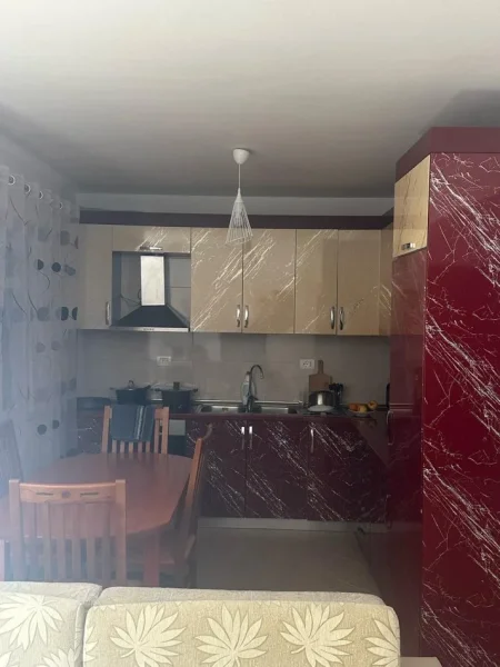 Tirane, jepet me qera apartament 2+1+Aneks+Ballkon Kati 4, 92 m² 450 € (kompleksi malezjani)