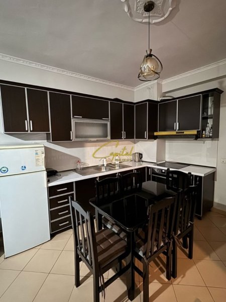 Tirane, jepet me qera apartament 1+1 Kati 8, 65 m² 400 € (astir)