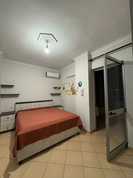 Tirane, jepet me qera apartament 1+1 Kati 8, 65 m² 400 € (astir)