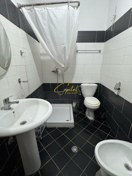 Tirane, jepet me qera apartament 1+1 Kati 8, 65 m² 400 € (astir)