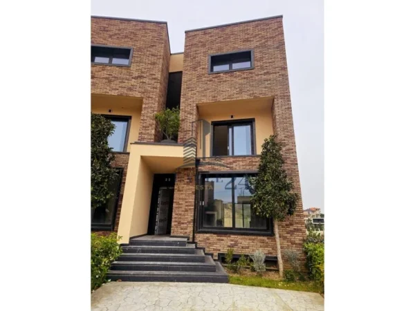 Tirane, shitet Vile 3 Katshe , 368 m² 650.000 € (Mjull Bathore)