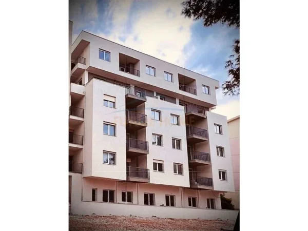 Durres, shitet apartament 1+1+Ballkon Kati 1, 60 m² 107.388 € (Golem)