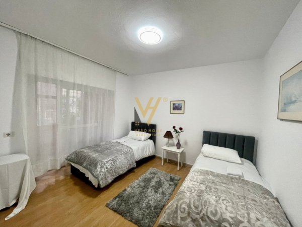 Tirane, jepet me qera apartament 3+1+Ballkon Kati 1, 106 m² 600 € (BRRYL)