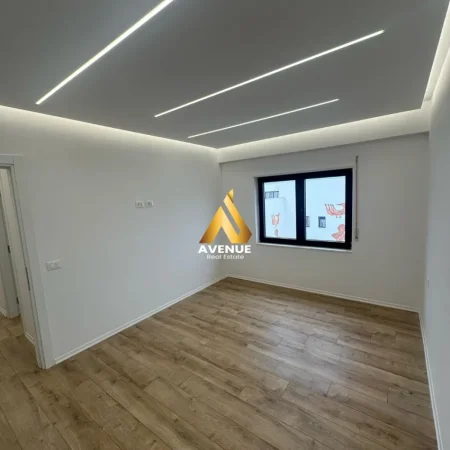 Tirane, shitet apartament 1+1+Ballkon Kati 4, 65 m² 144.000 € (kodra e diellit)