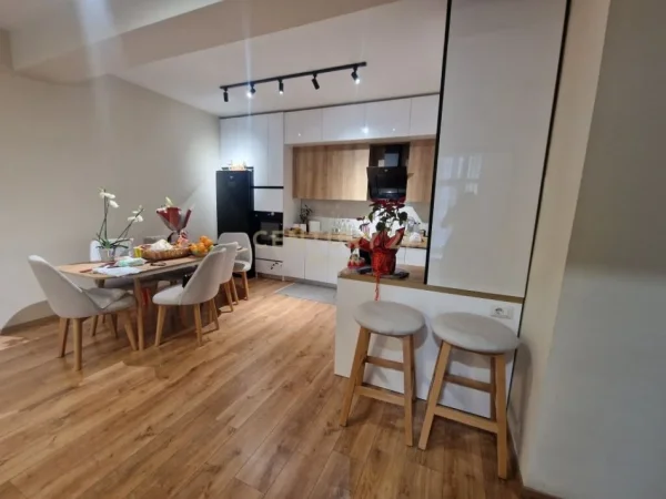 Tirane, shes apartament 2+1 , 95 m² 210.000 € (Globe)