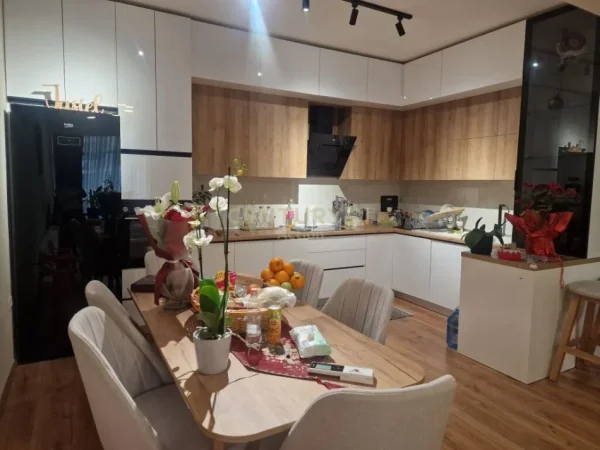 Tirane, shes apartament 2+1 , 95 m² 210.000 € (Globe)