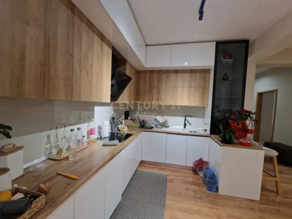 Tirane, shes apartament 2+1 , 95 m² 210.000 € (Globe)