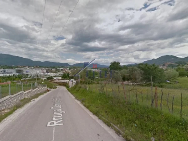 Tirane, shitet toke , 4.500 m² 990.000 € (Mjull Bathore)