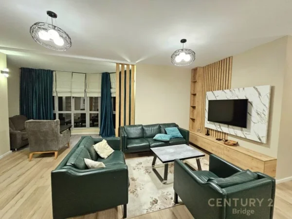 Tirane, jap me qera apartament 3+1+2+ 2 Poste Parkimi , 140 m² 1.200 € (Kopshti Botanik Zoologjik)
