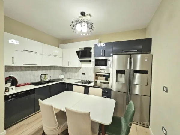 Tirane, jap me qera apartament 3+1+2+ 2 Poste Parkimi , 140 m² 1.200 € (Kopshti Botanik Zoologjik)