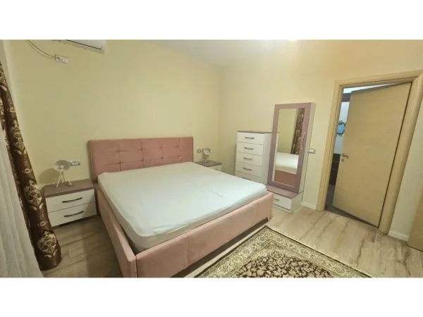 Tirane, jap me qera apartament 3+1+2+ 2 Poste Parkimi , 140 m² 1.200 € (Kopshti Botanik Zoologjik)