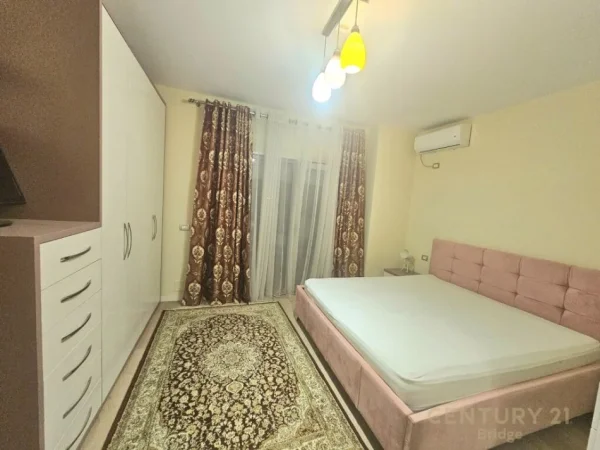 Tirane, jap me qera apartament 3+1+2+ 2 Poste Parkimi , 140 m² 1.200 € (Kopshti Botanik Zoologjik)