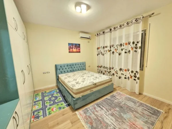 Tirane, jap me qera apartament 3+1+2+ 2 Poste Parkimi , 140 m² 1.200 € (Kopshti Botanik Zoologjik)