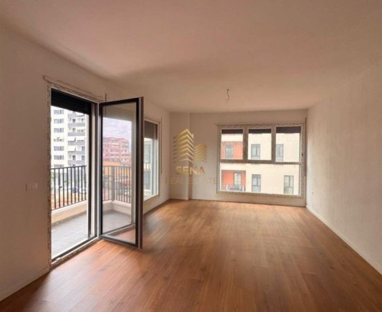 Tirane, jepet me qera ambjent biznesi Kati 6, 100 m² 600 € (Rruga Don Bosko)