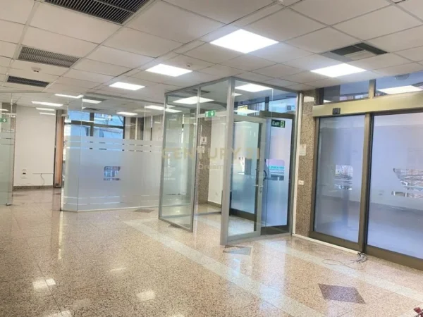 Tirane, jap me qera zyre , 344 m² 4.200 € (Sheshi Willson)