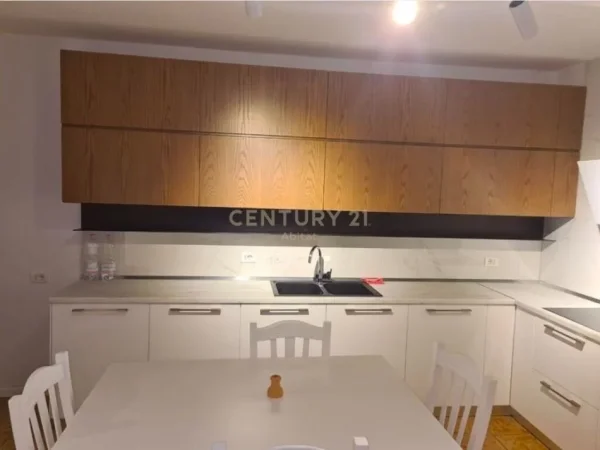 Tirane, shes apartament 2+1+2 , 140 m² 560.000 € (Stadiumi Dinamo)