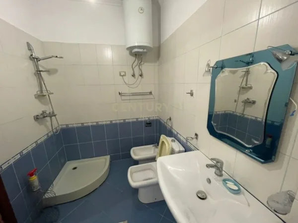 Tirane, jap me qera apartament 2+1+2 , 110 m² 800 € (Liqeni i Thatë)